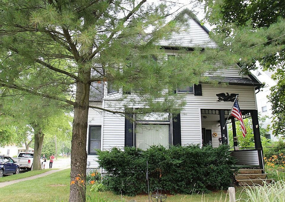 2nd image of 25 Dennison St