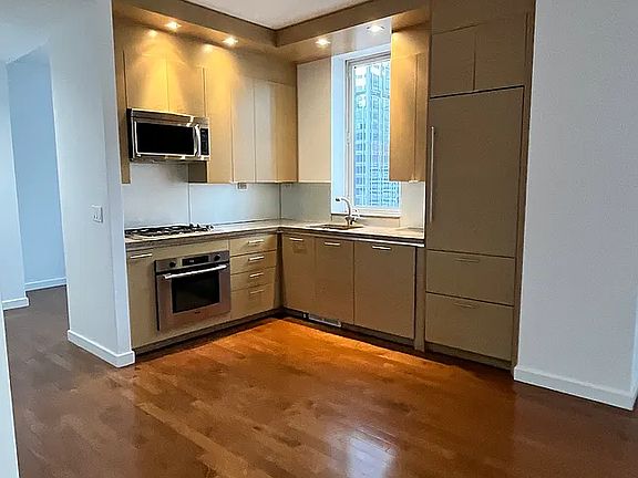 3rd image of 1600 Broadway APT 16