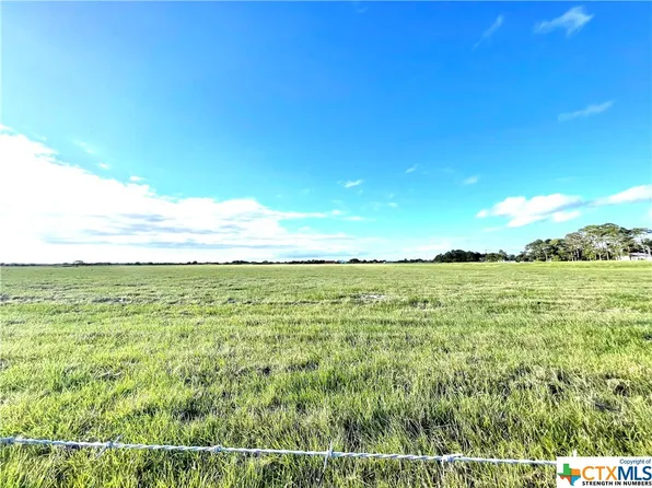 2 Mack Hale Rd, Seadrift, TX 77983