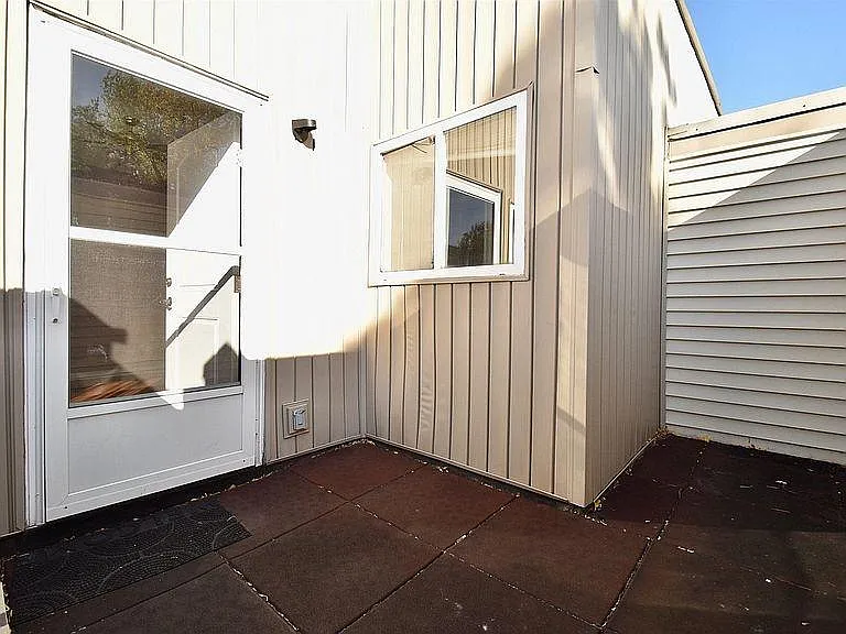 2 bed, 990 sqft, $1,099 — Photo 3