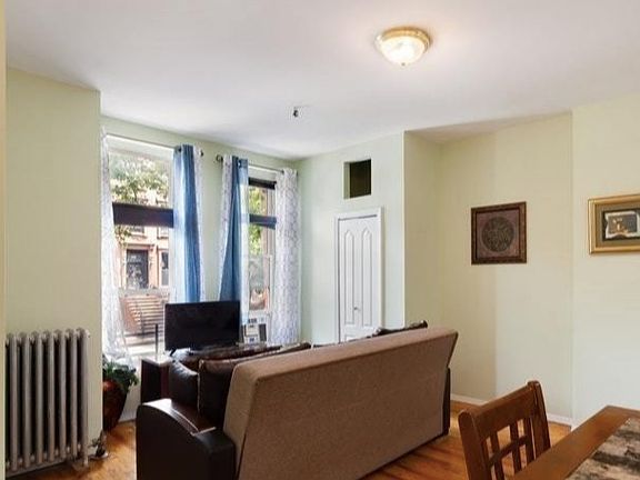 3rd image of 472 Putnam Ave APT 1
