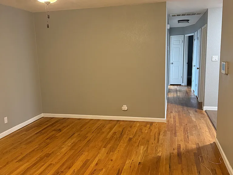1309 Denver Ave — Photo 3