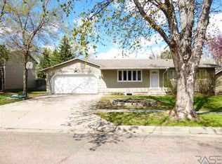 104 E Marialane Dr, Brandon, SD 57005