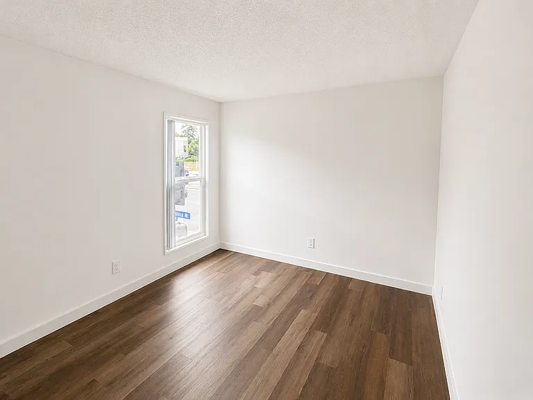 13850 Victory Blvd. — Photo 12