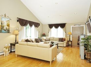 24 Colby Dr, Dix Hills, NY
