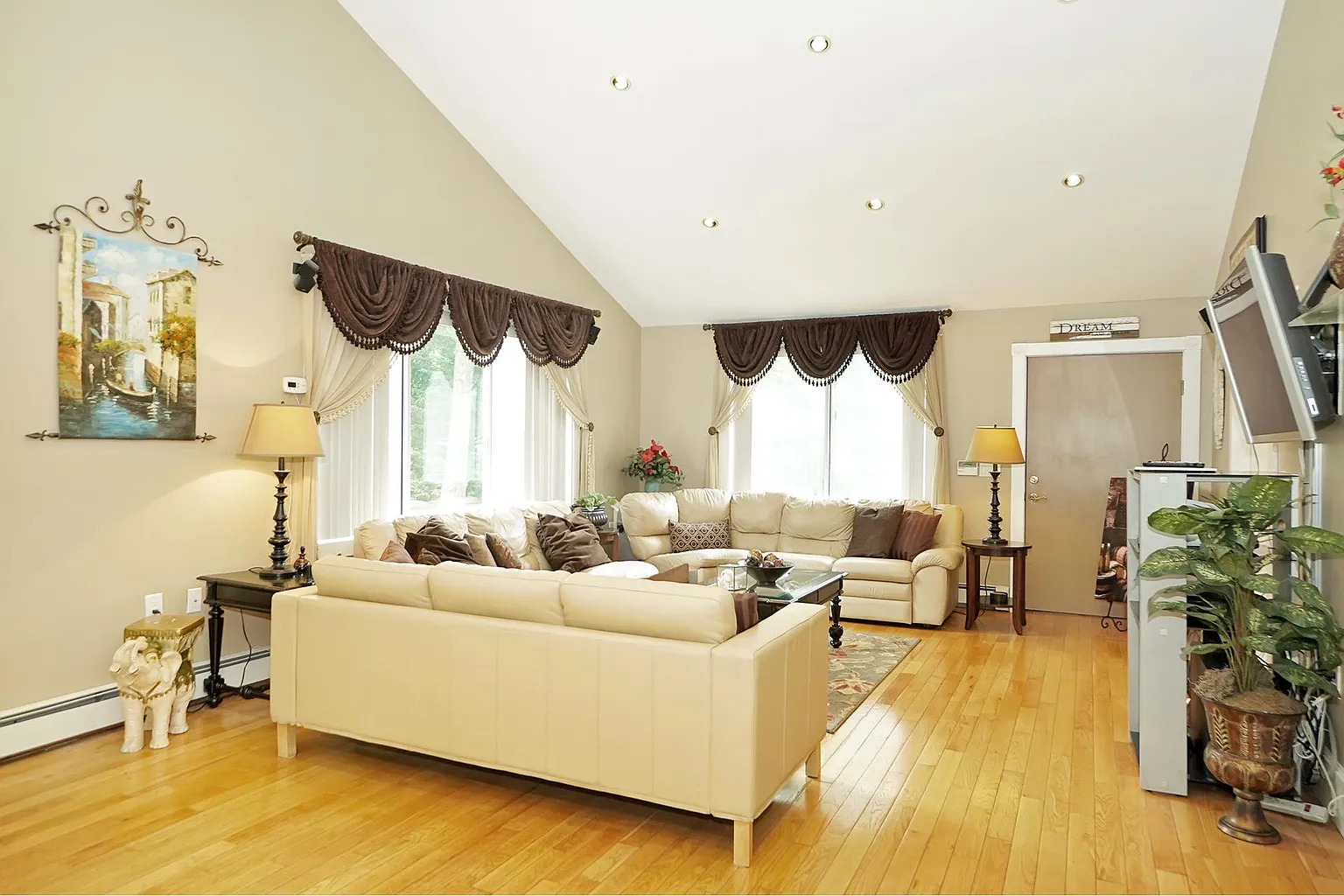 24 Colby Dr photo 1