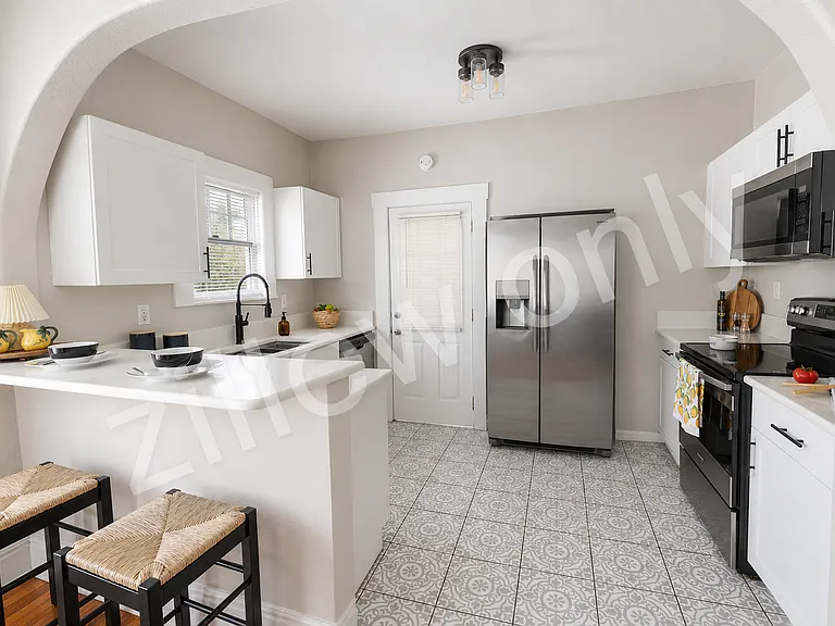 315 E Ford St — Photo 9