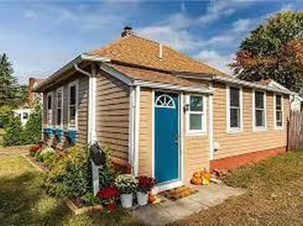 14 Titus Ln, Warwick, RI 02888