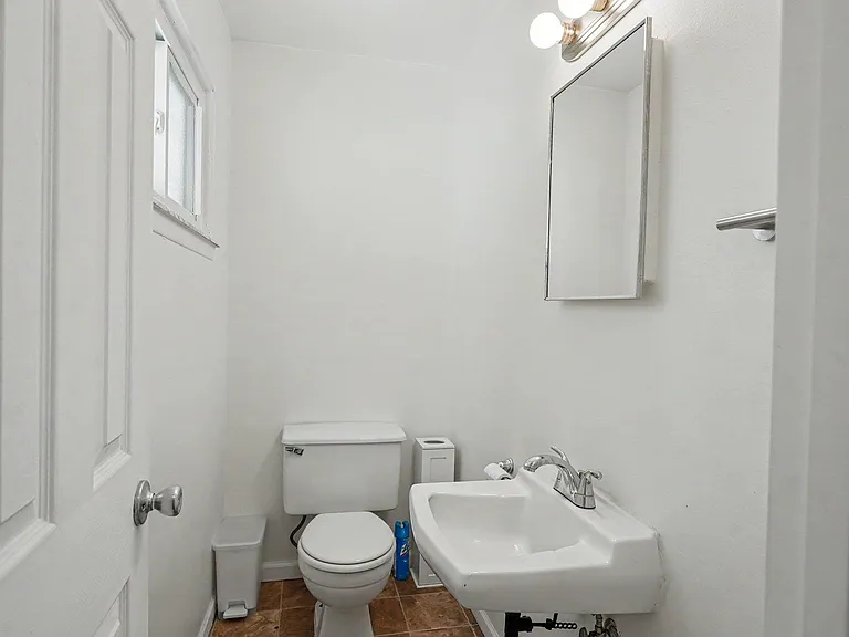 2735 Foster Ave — Photo 14