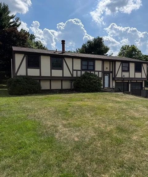 402 Woodcock Dr — Photo 1
