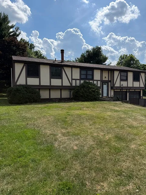 402 Woodcock Dr
