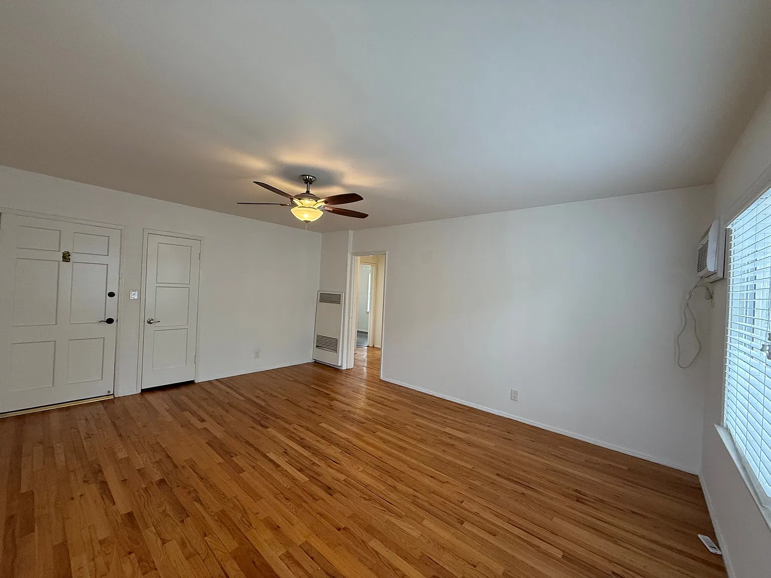 1 bed, 734 sqft, $2,100 — Photo 3