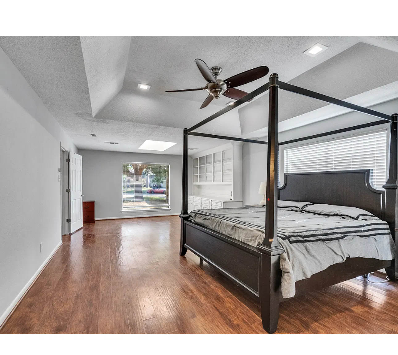 3 bed, 2429 sqft, $5,500 — Photo 3