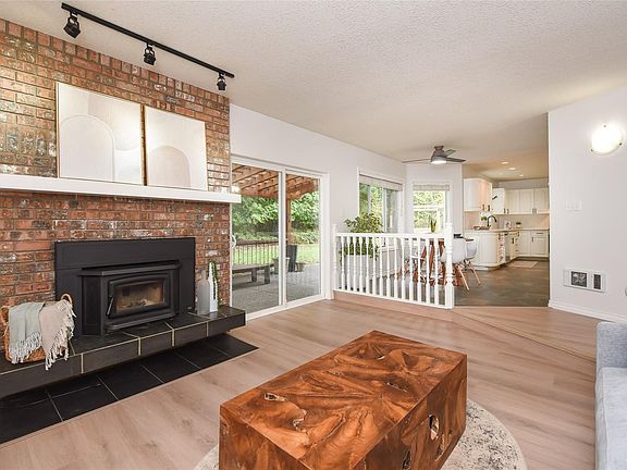 2nd image of 8868 Erickson Pl
