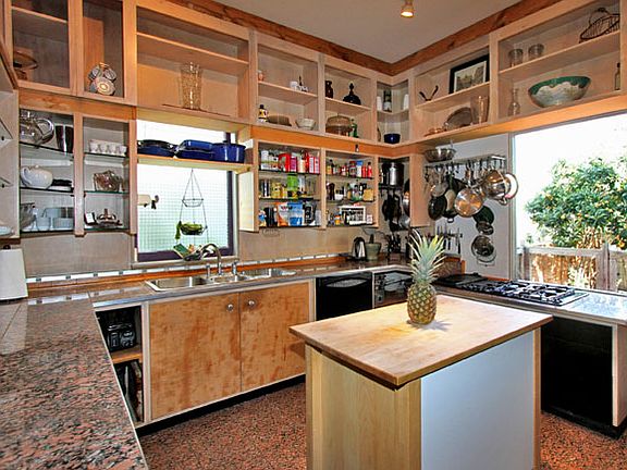 5th image of 117 E Mistletoe Ave