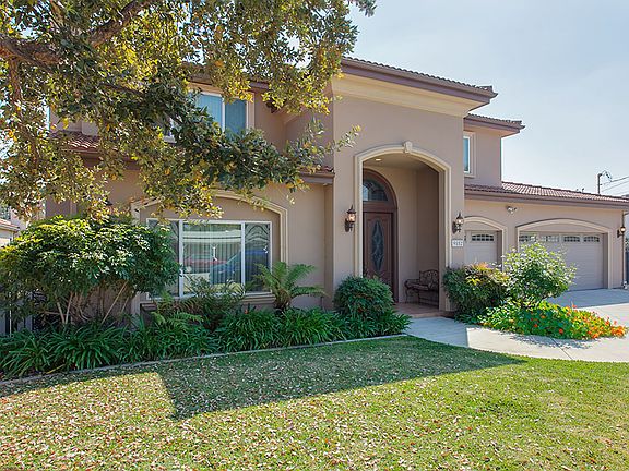 3rd image of 9852 Howland Dr