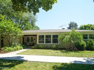 1315 W Elm St, Arlington Heights, IL 60004