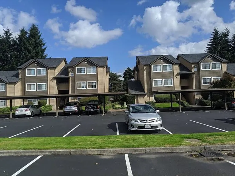 River Glen Apartments — Photo 8