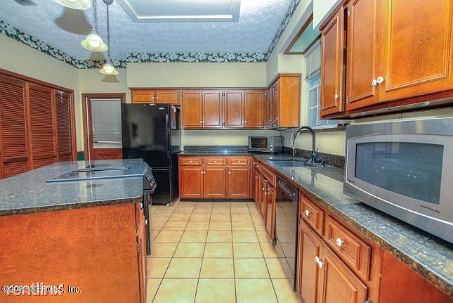 1st image of 316R Glenlyon Dr