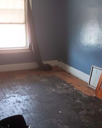 4th image of 412 Spring St