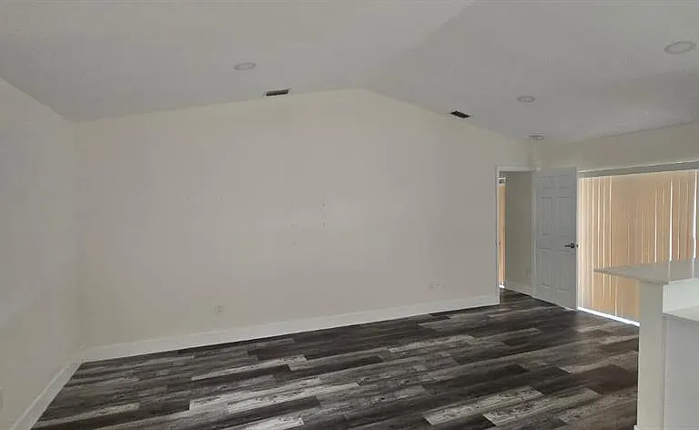 17319 Terry Ave — Photo 10