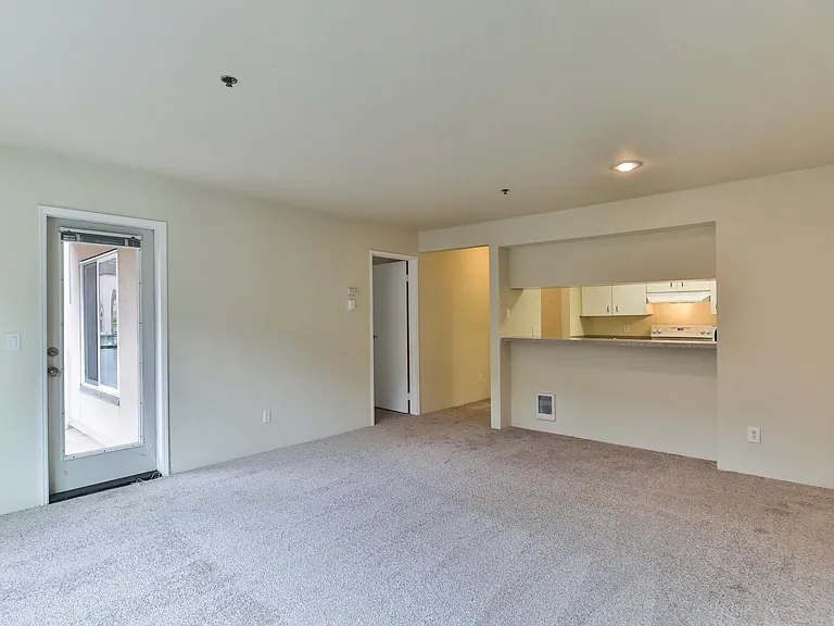 Charbonneau Apartments — Photo 29