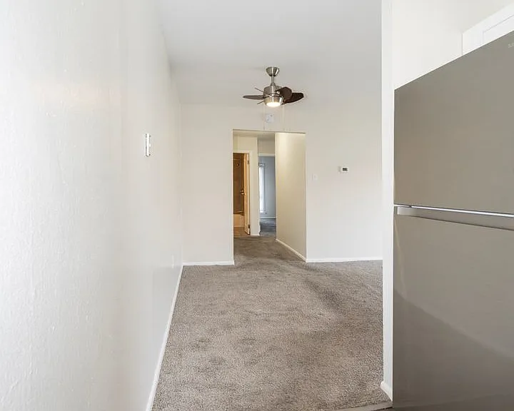 Tomlinson Court Apartments — Photo 27
