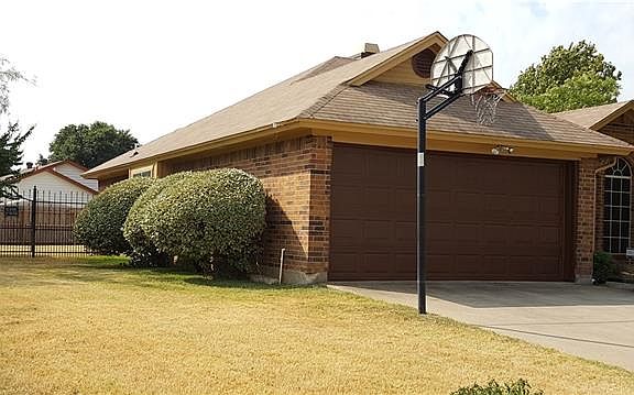 2nd image of 1705 Gainsborough Way