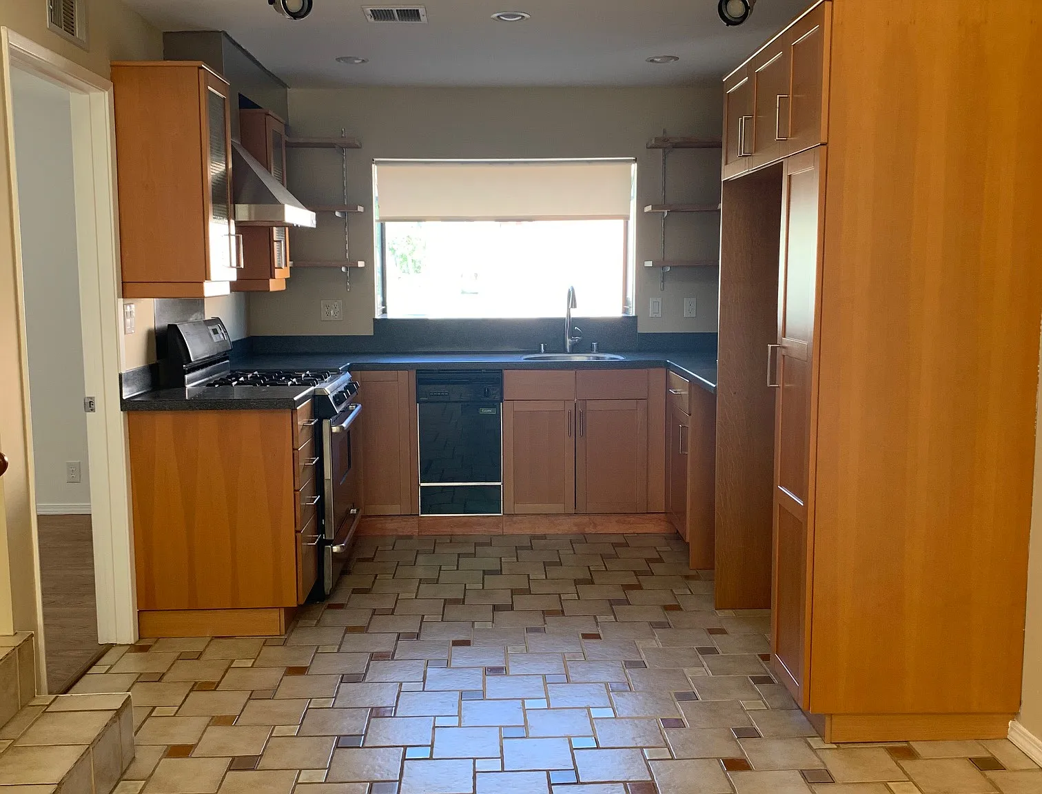 2 bed, 1030 sqft, $2,900 — Photo 3