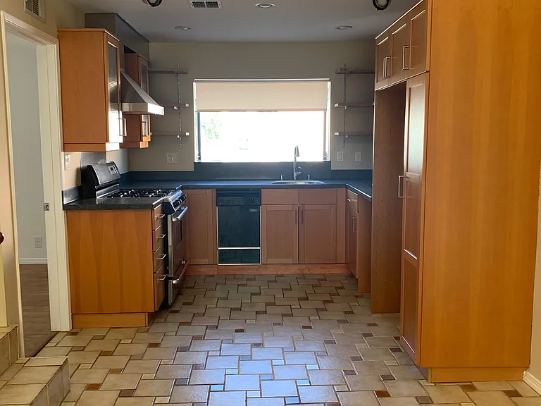 2615 W Grand Ave — Photo 3
