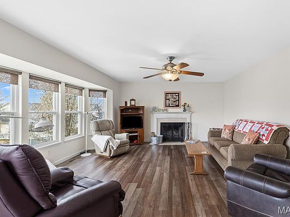 3rd image of 703 Timber Oaks Dr