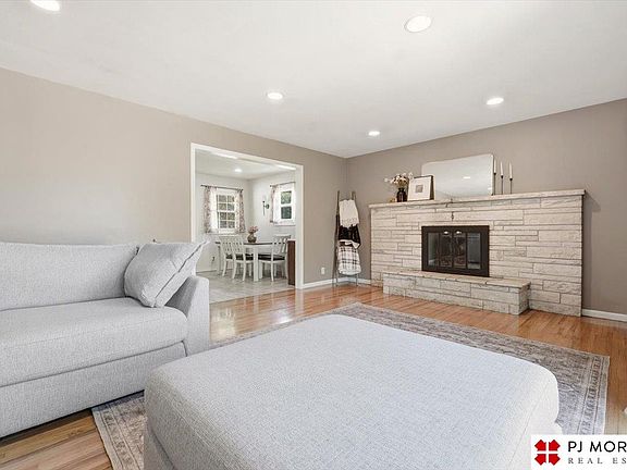 3rd image of 5011 N 114th St