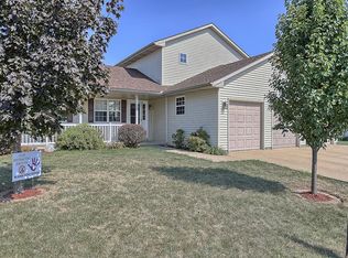1009 N Possum Trl, Villa Grove, IL 61956