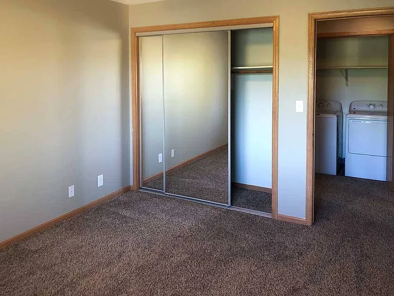 Highland View Apartments — Photo 204