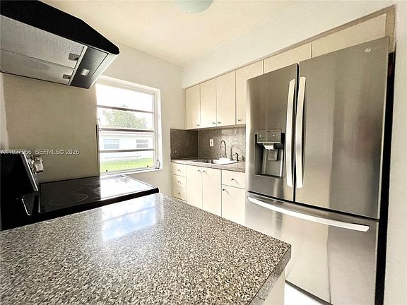 3rd image of 6228 Taylor St #1