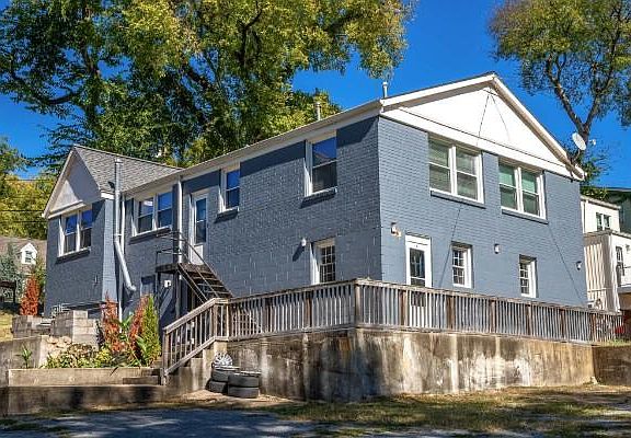 3rd image of 1010 Carolyn Ave #C