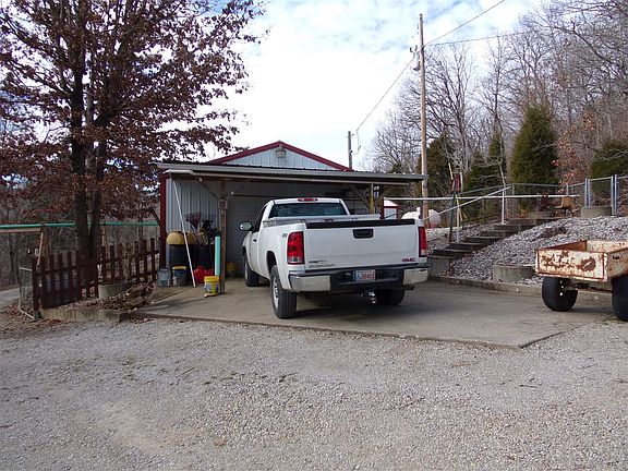5th image of 599 Wooded Hill Farm Ln