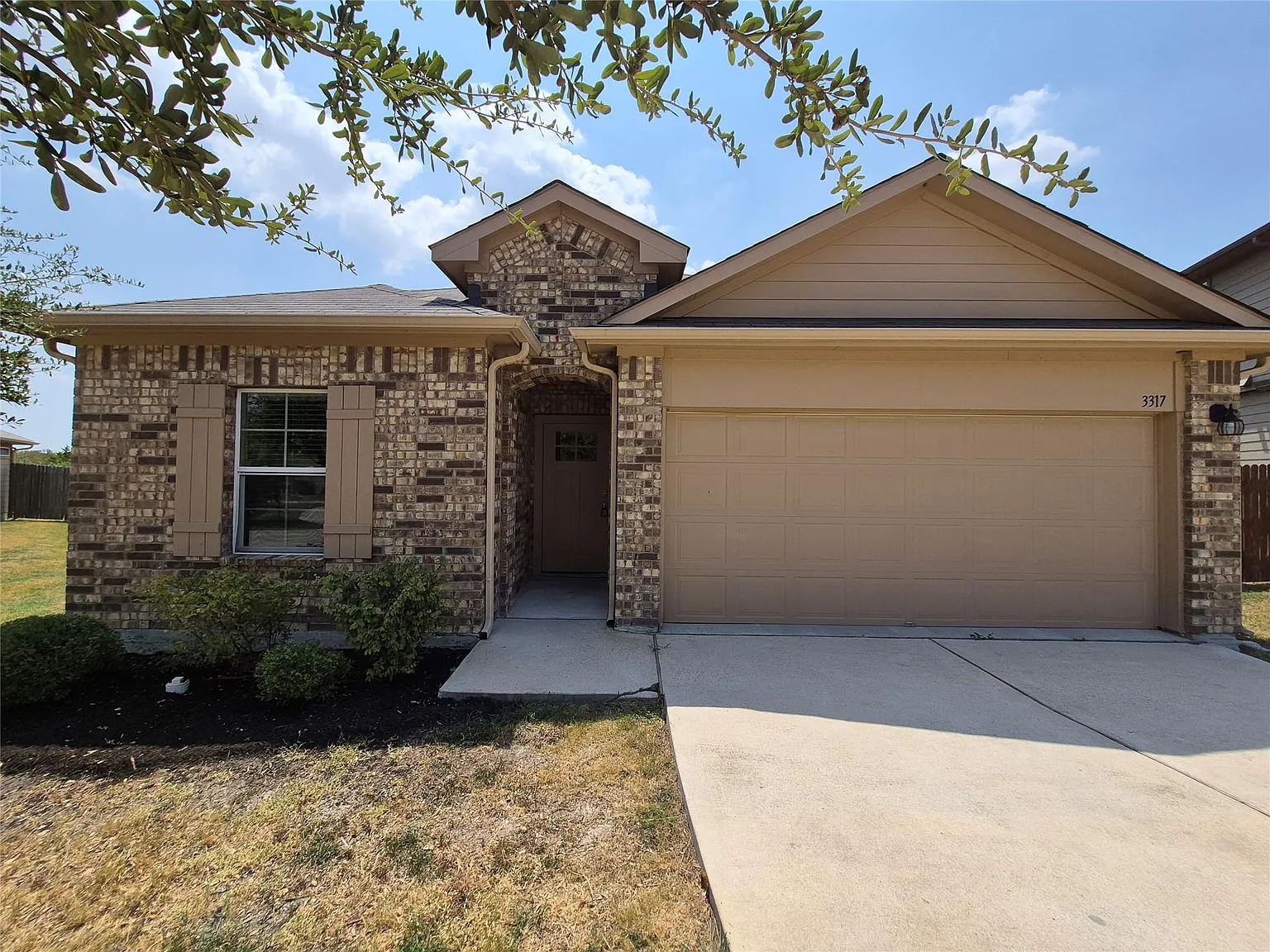 4 bed, 2.0 bath, 1863 sqft, $2,195 — Photo 1
