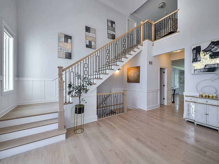 2447 Sharon Ct — Photo 17