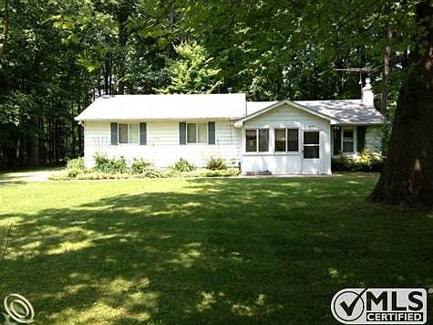 6104 Benoit Front.jpg