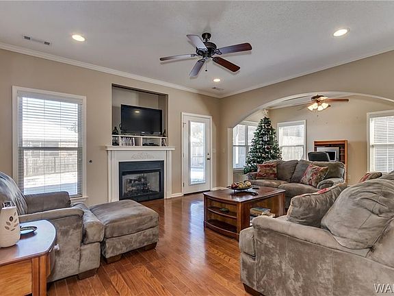 3rd image of 6640 Helen Julia Ln
