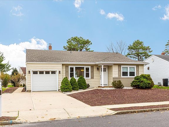 2nd image of 10 Nostrand Dr