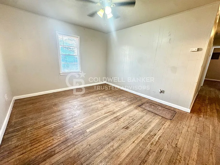 3213 Erskine St — Photo 5