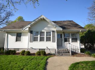 1814 Rainbow Dr, Cedar Falls, IA 50613