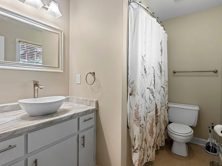 114 Fisher Dr — Photo 42