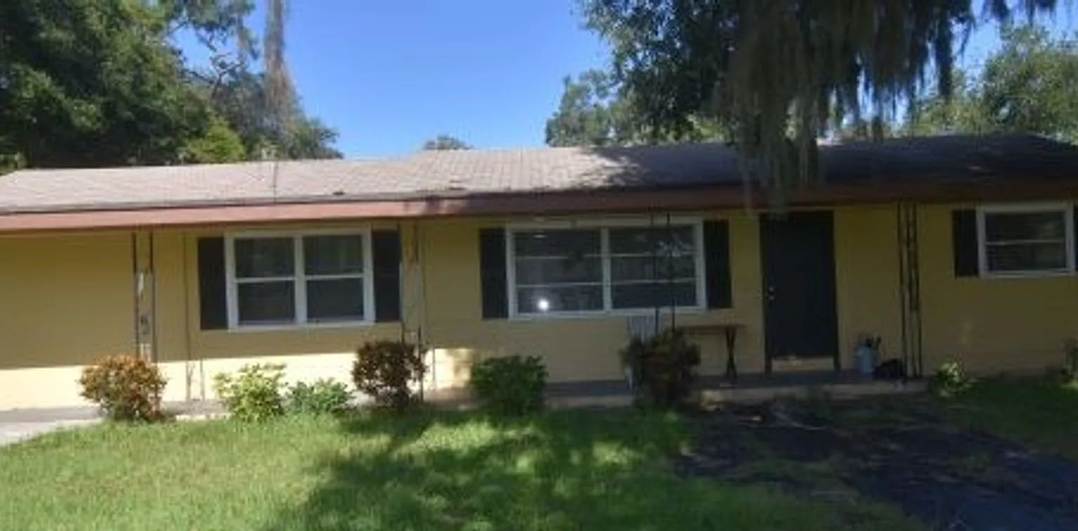 3 Bed, 1 Bath — Photo 1