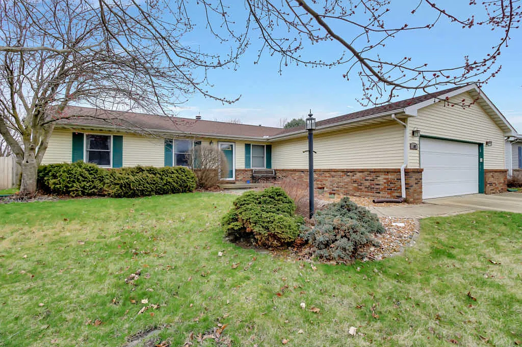 607 Bellerieve Dr photo 1