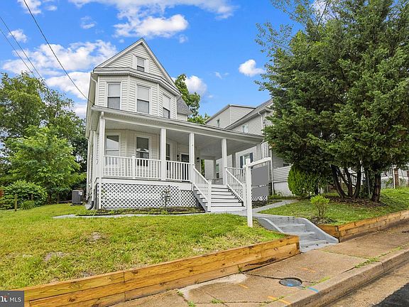 2nd image of 519 Rossiter Ave