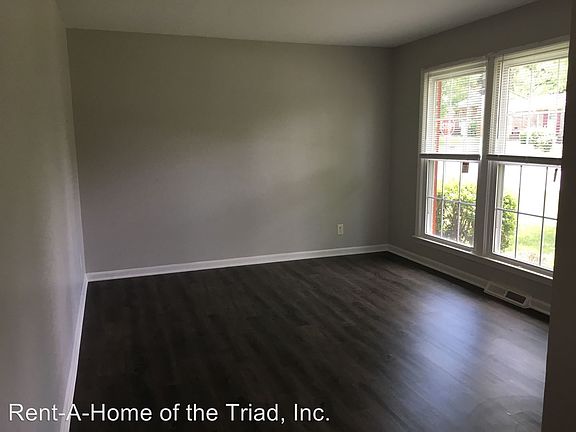 2nd image of 834 Holt Ave