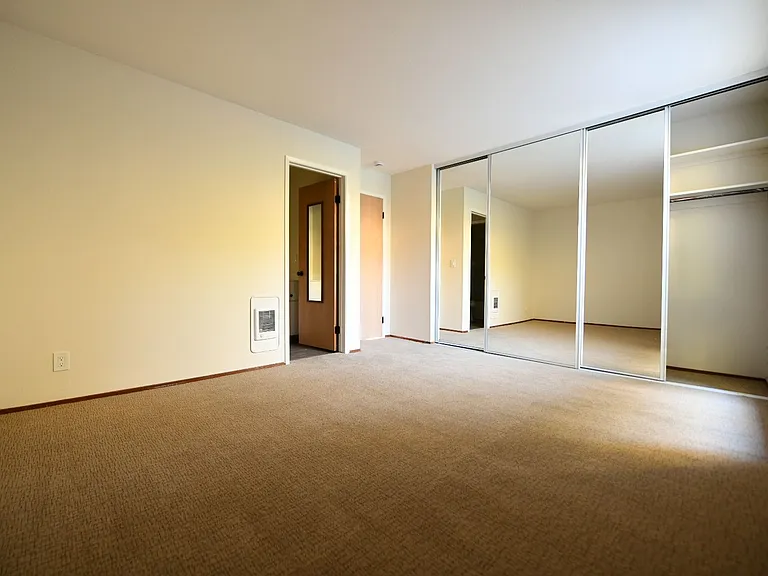 366 Staten Ave — Photo 11
